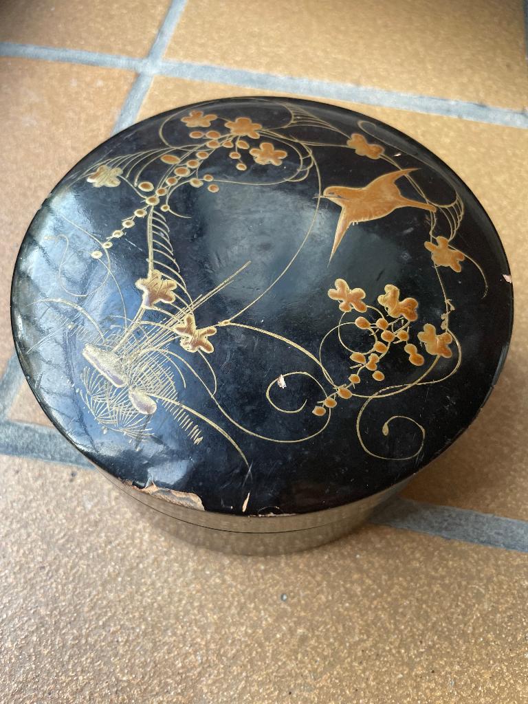 Antiek zwart japans lakdoosje brocante rond goudkleur dessin, Ophalen of Verzenden