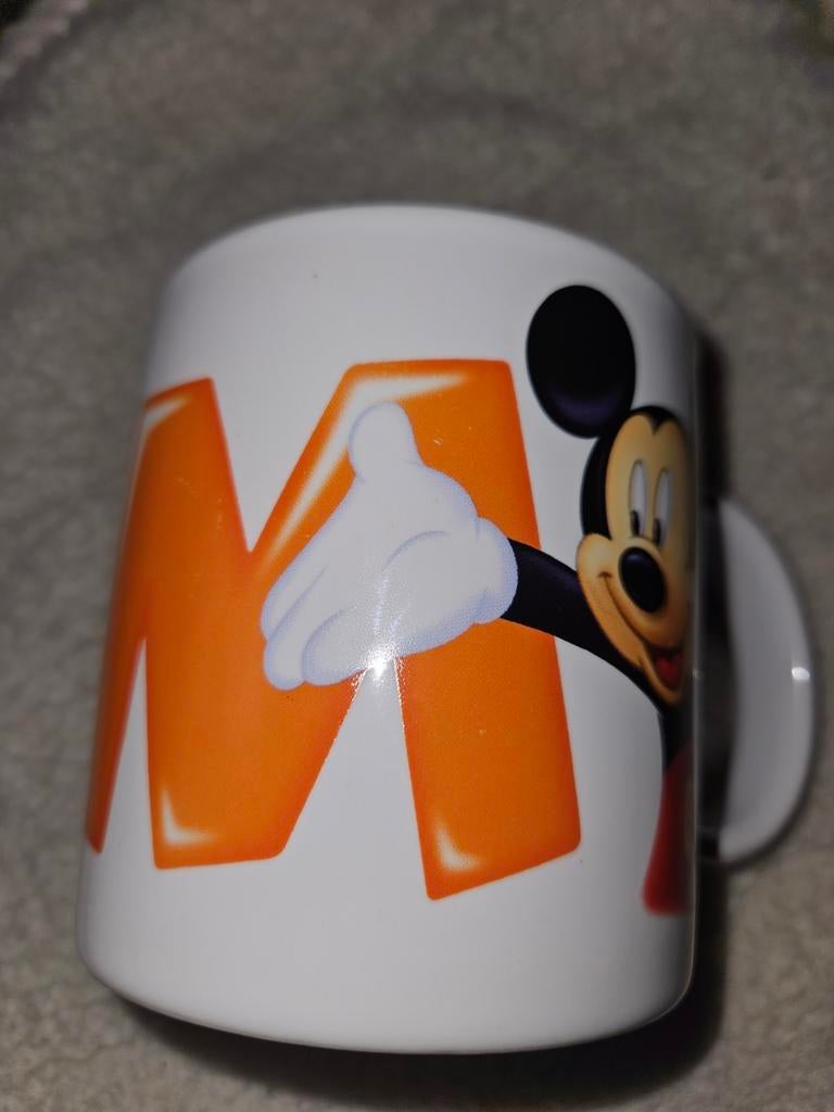 Mickey Mouse mok met letter M, Huis en Inrichting, Keuken | Servies, Ophalen of Verzenden, Zo goed als nieuw, Overige stijlen