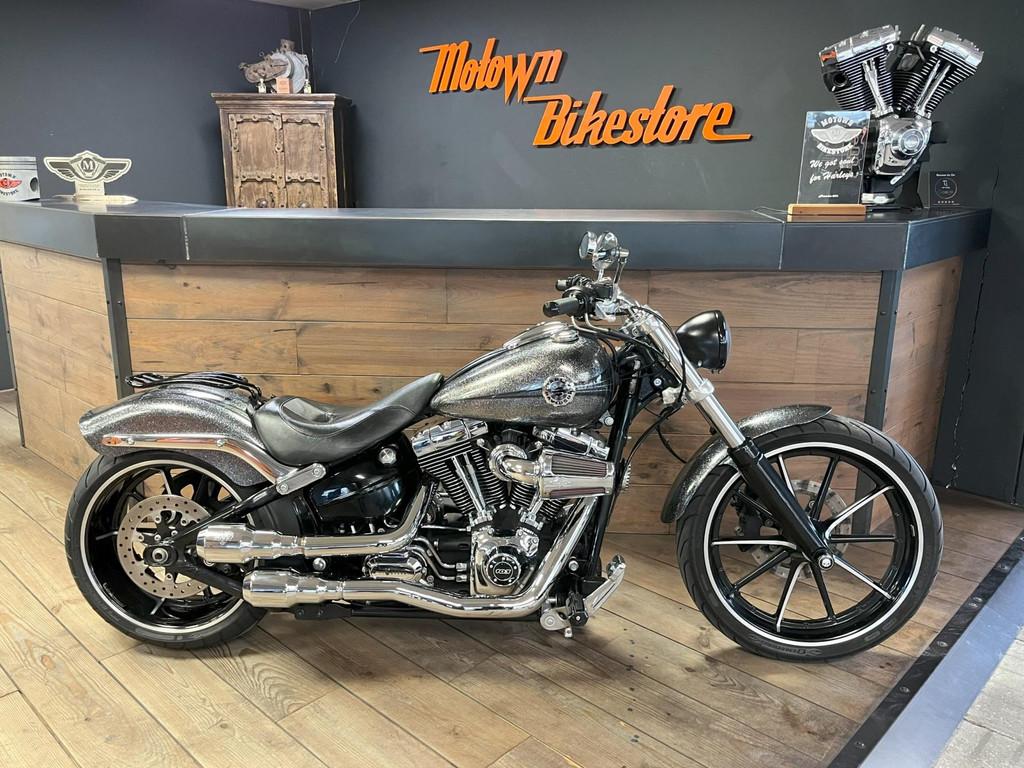 Harley Davidson FXSB 103Ci Breakout Vance & Hines SIlver Fla, 3700 W Juneau Ave
53208  Milwaukee, US, 1690 cc, Info@harley-davidson.com