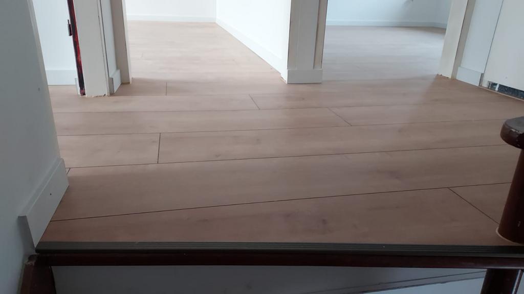 Laminaat leggen vanaf €8 p/m² | Incl. ondervloer & plinten., Ophalen, Zo goed als nieuw, Laminaat