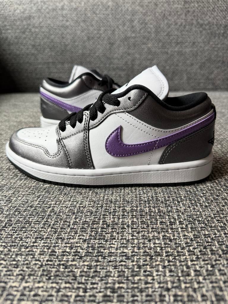 Nike Air Jordan 1 Low SE maat 35.5, Sportschoenen, Nieuw, Ophalen of Verzenden, Roze