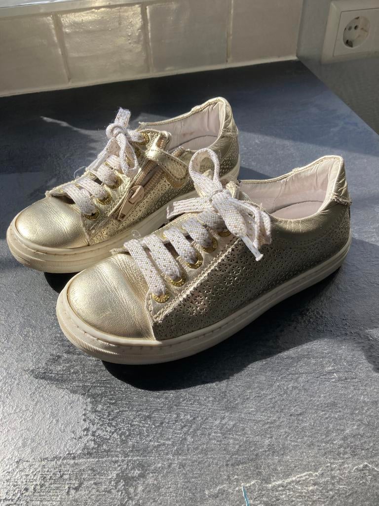 Goudkleurige meisjes sneakers, Ophalen, Zo goed als nieuw, Meisje, Schoenen