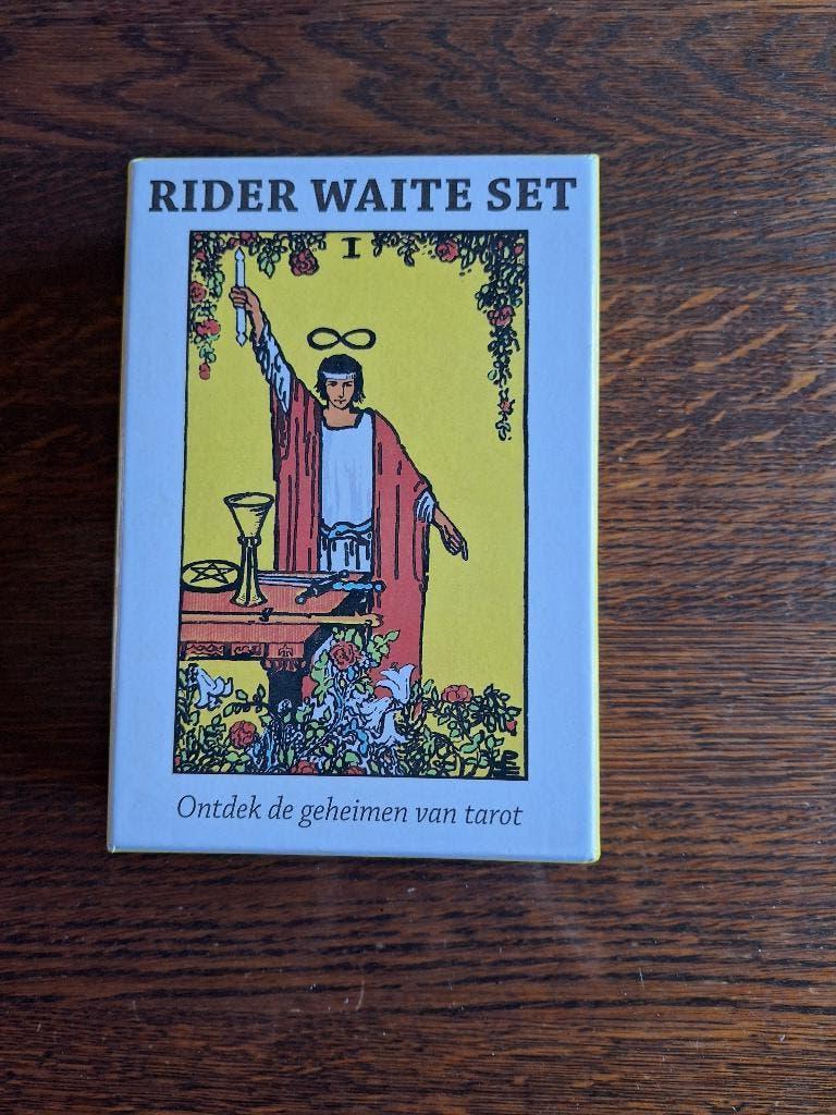 Rider Waite tarot set met boek, Boeken, Ophalen of Verzenden, Zo goed als nieuw, Tarot of Kaarten leggen, Overige typen