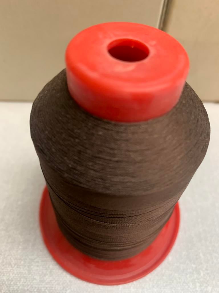 Bruin Polyester naaigaren dikte 40/3  12 stuks, Ophalen of Verzenden, Nieuw, Garen of Naald(en)