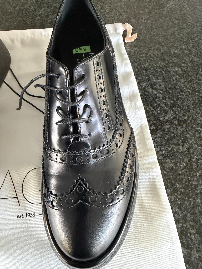 Veterschoen van AGL, maat 37, Zwart, AGL, Ophalen of Verzenden, Sneakers of Gympen