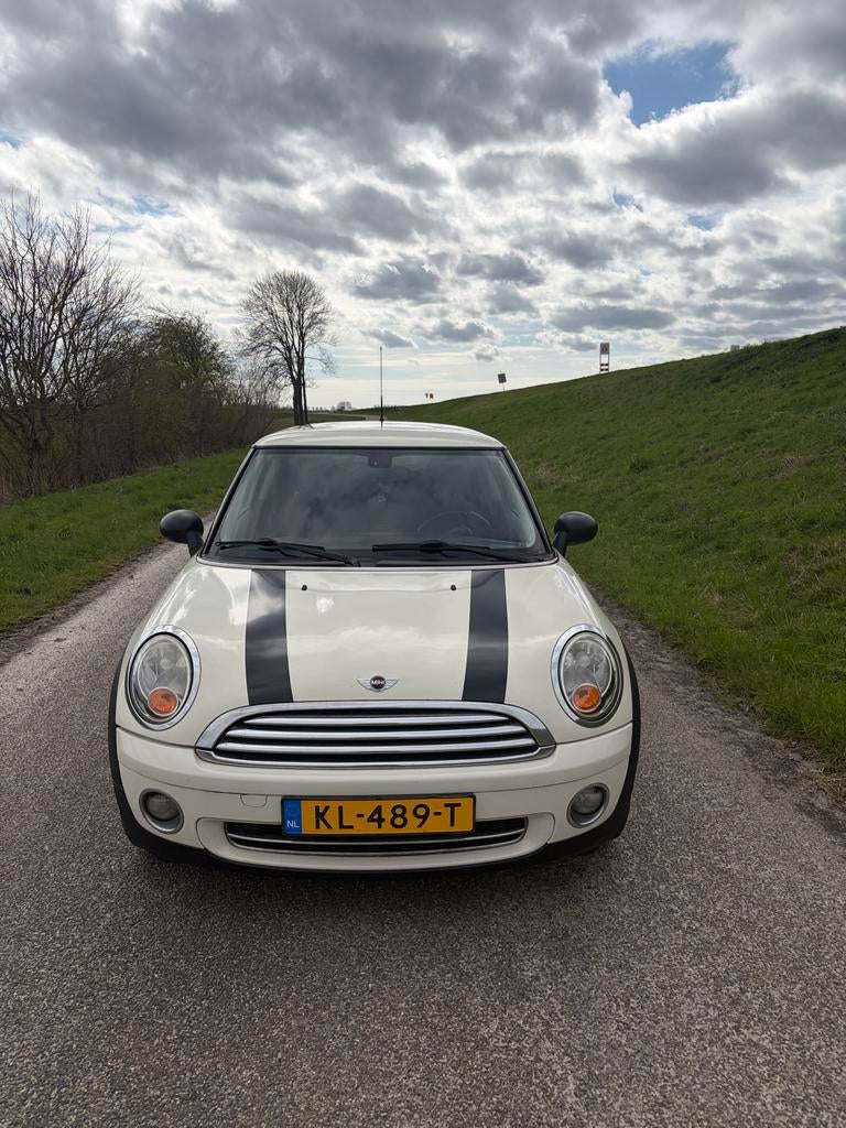 Mini 1.6 ONE 2010 Wit, Auto's, Mini, Voorwielaandrijving, 40 €/maand, 4 cilinders, 4 stoelen