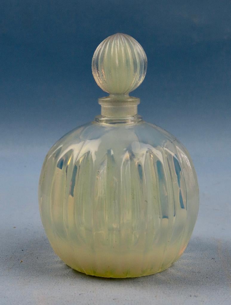 Art Deco Opaline glas parfumfles  - ca 1930, Ophalen of Verzenden, Zo goed als nieuw, Miniatuur