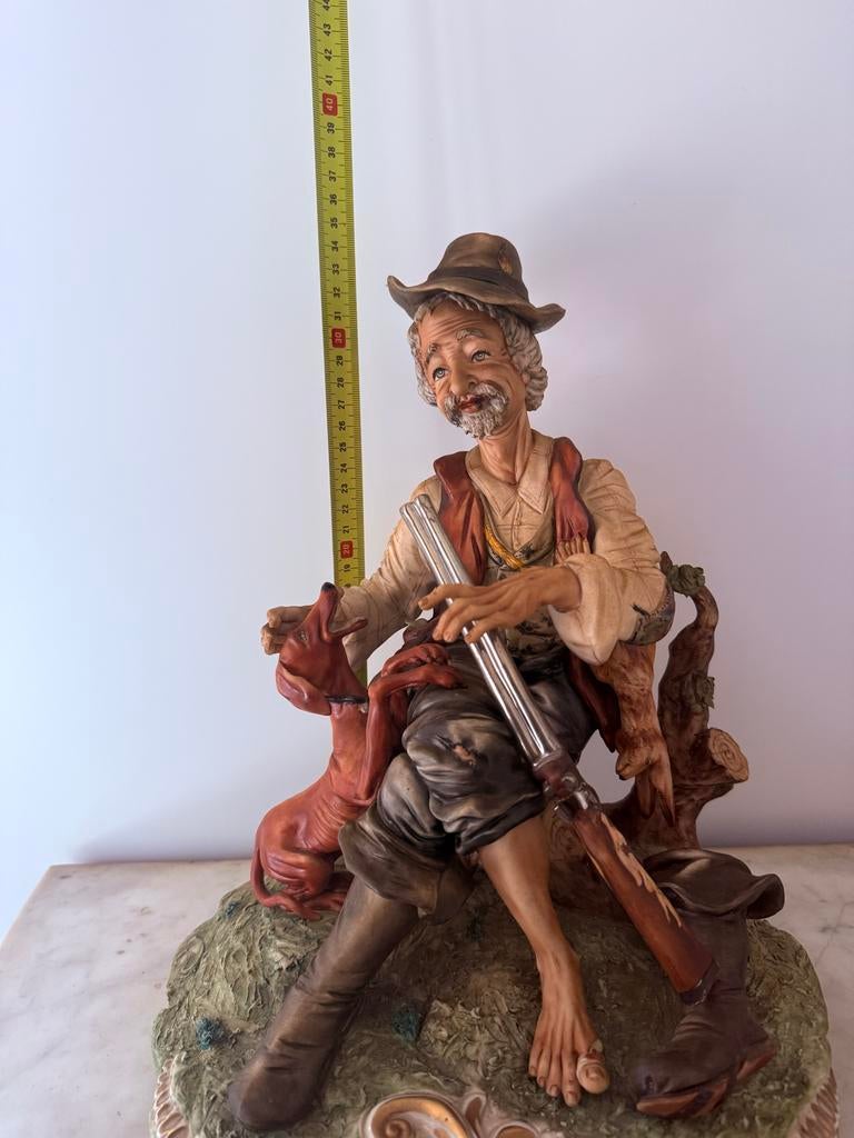 Capodimonte beeld: Jager met hond, Antiek en Kunst, Antiek | Porselein, Ophalen of Verzenden