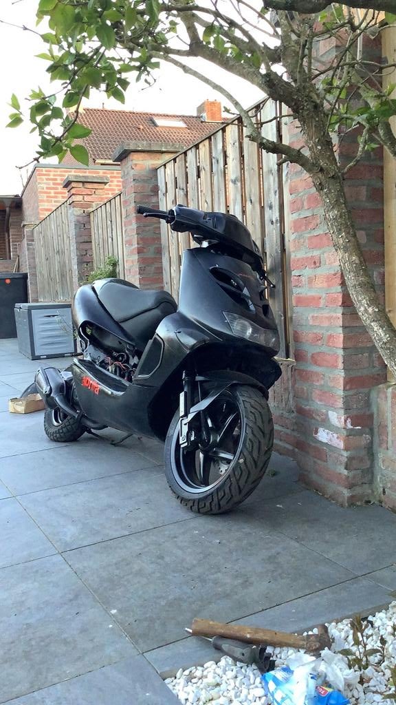 Aprilia sr125 2t lc tekoop/teruil, Ophalen, Zo goed als nieuw, Blok, Aprilia
