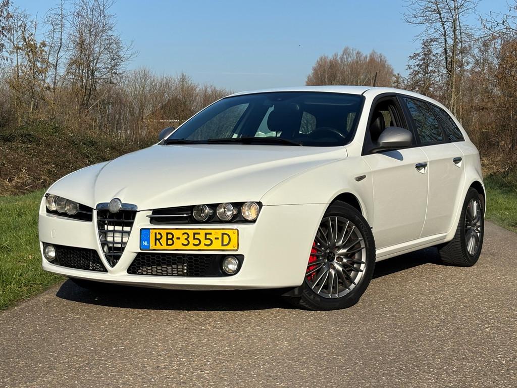 Alfa Romeo 159 Sportwagon 1.7 TBI Dist 200 PK/Navi/Leder/Pdc, Euro 5, Gebruikt, Zwart, 4 cilinders