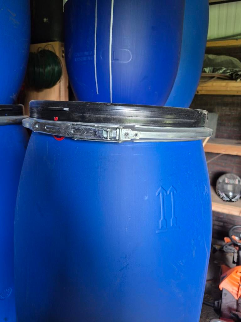 Voerton / blauwe ton / regenton, 75 tot 150 liter, Ophalen, Zo goed als nieuw