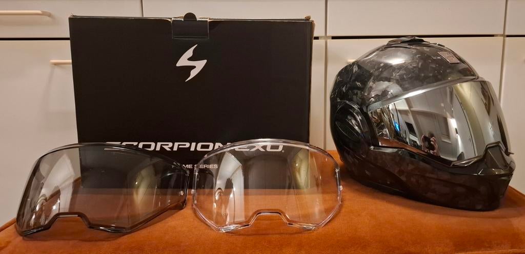 Mooie Scorpion exo-tech forged carbon maat S te koop!, Motoren, Kleding | Motorhelmen, Overige merken, Systeemhelm, Dames, Ophalen of Verzenden