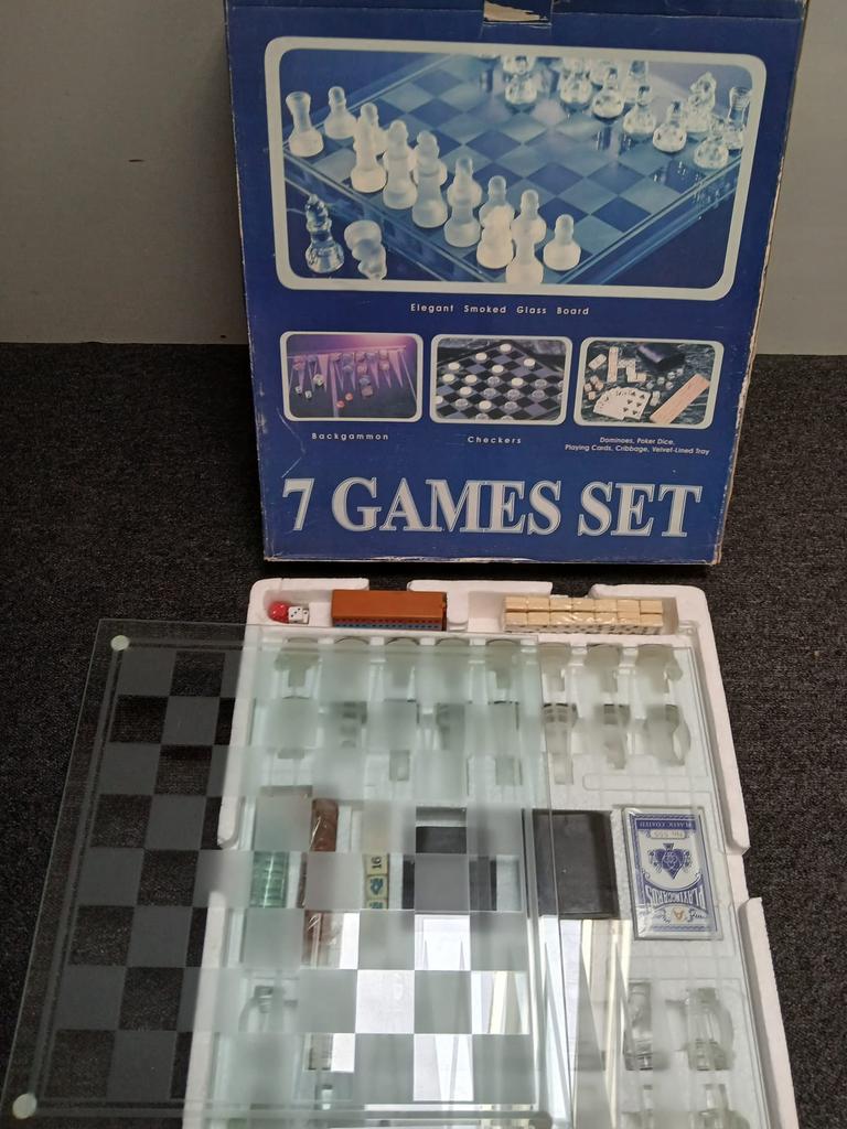 Spellendoos inclusief glazen schaakspel, Ophalen of Verzenden, Gebruikt