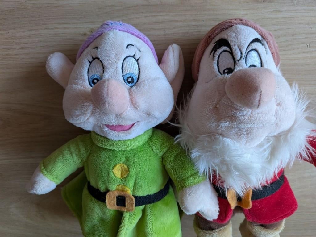2× knuffels Disney | Dopey en Grumpy ( 30 cm groot ), Ophalen, Sneeuwwitje of Doornroosje, Zo goed als nieuw, Knuffel