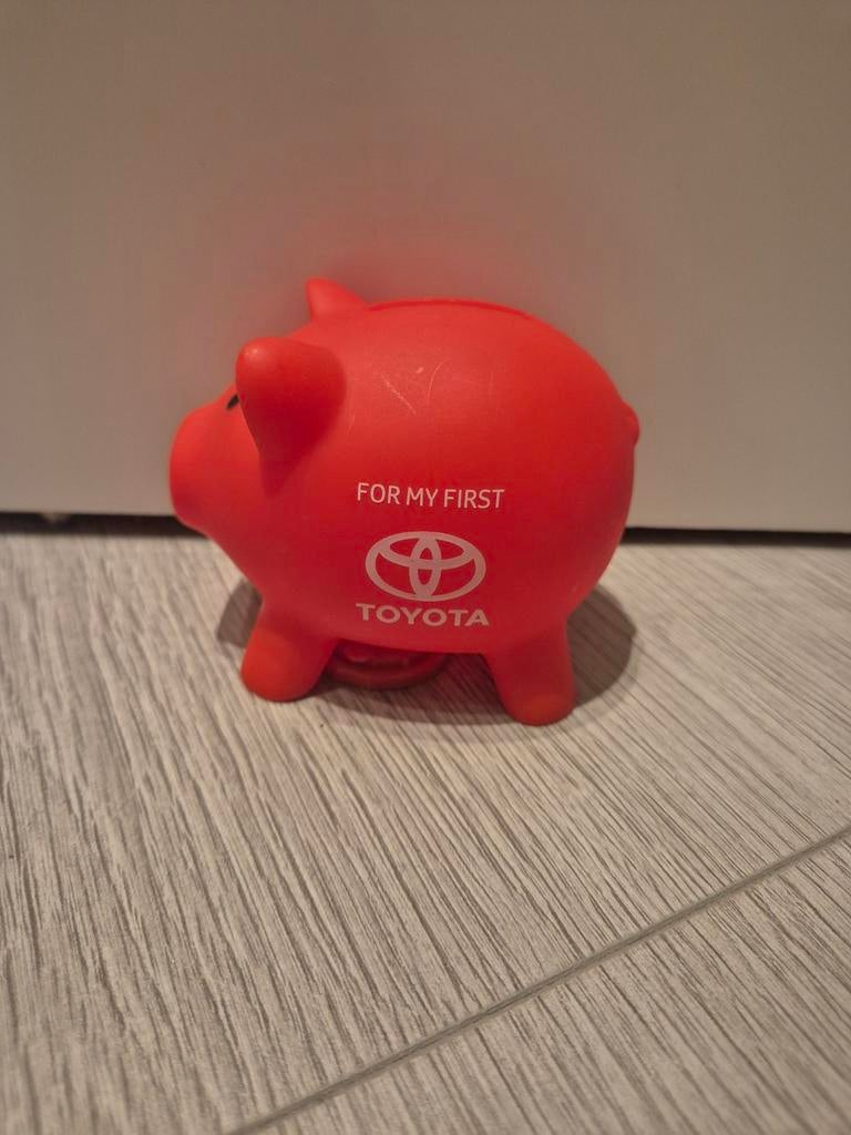 Leuke rode spaarpot in de vorm van een varken - Toyota, Ophalen of Verzenden, Zo goed als nieuw, Kunststof, Dier