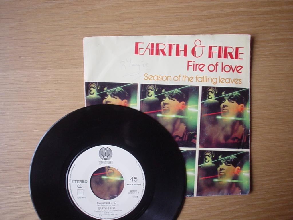 Single Earth and Fire, 7 inch, Single, Ophalen of Verzenden, Zo goed als nieuw