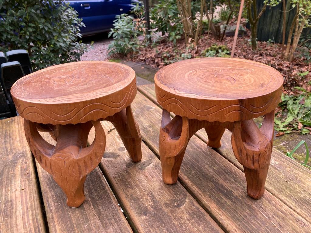 Krukjes bewerkt houtsnijwerk. 3 poten, Ophalen, Gebruikt, Hout