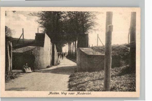Muiden Weg naar Muiderslot met Hoogwaterkering