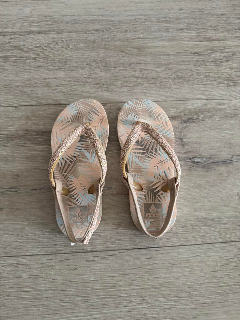 Reef slippers in maat 23/24, Ophalen of Verzenden, Zo goed als nieuw, Jongen of Meisje, Overige typen