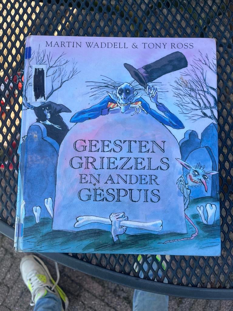 Geesten, Griezels en Ander Gespuis - Martin Waddell & Tony R, Ophalen of Verzenden, Gelezen, Fictie algemeen