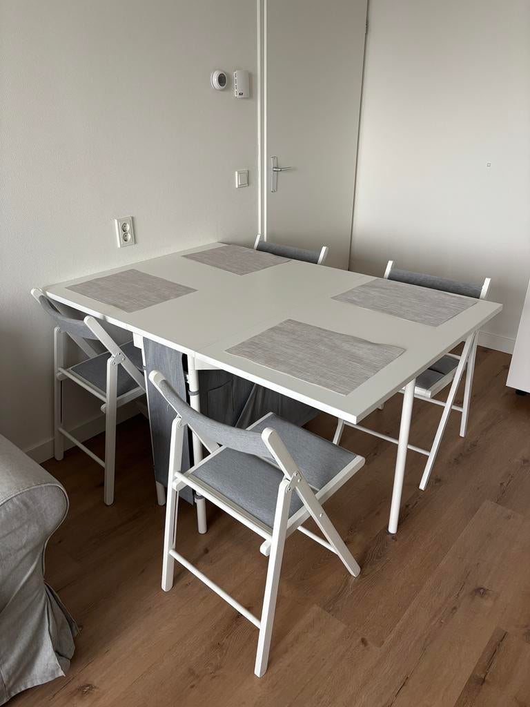 Foldable dining table 4 seats, Ophalen, Zo goed als nieuw, Rechthoekig, 50 tot 100 cm