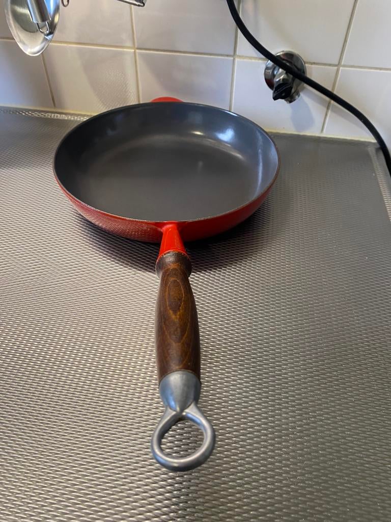 Cousances/Le Creuset gietijzeren koekenpan 28 cm, Ophalen, Gebruikt, Gietijzer, Keramische plaat