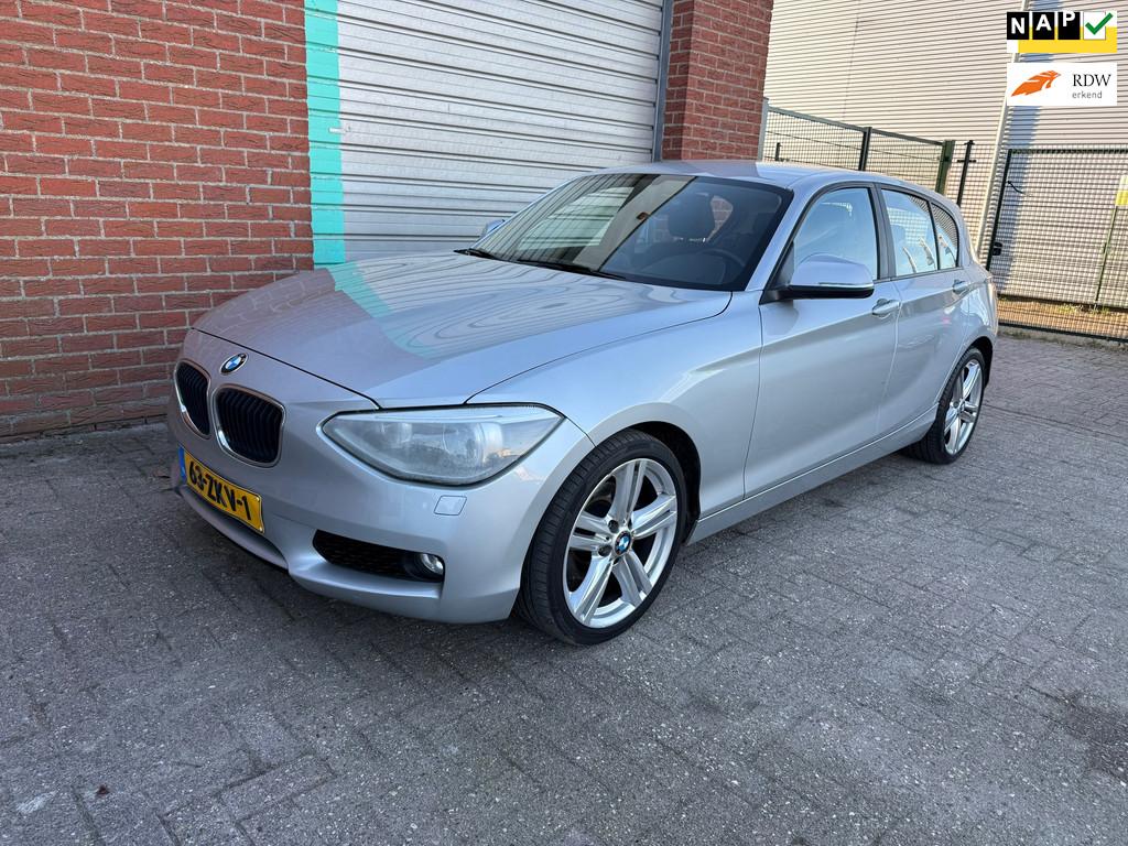 BMW 1-serie 118i Upgrade Edition automaat NAV.+ Airco Bj:201, Euro 5, Achterwielaandrijving, Gebruikt, 4 cilinders