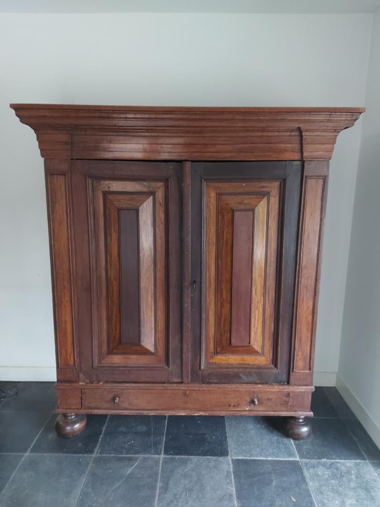 Antieke eiken 18e-eeuwse Gelderse kussenkast, Ophalen