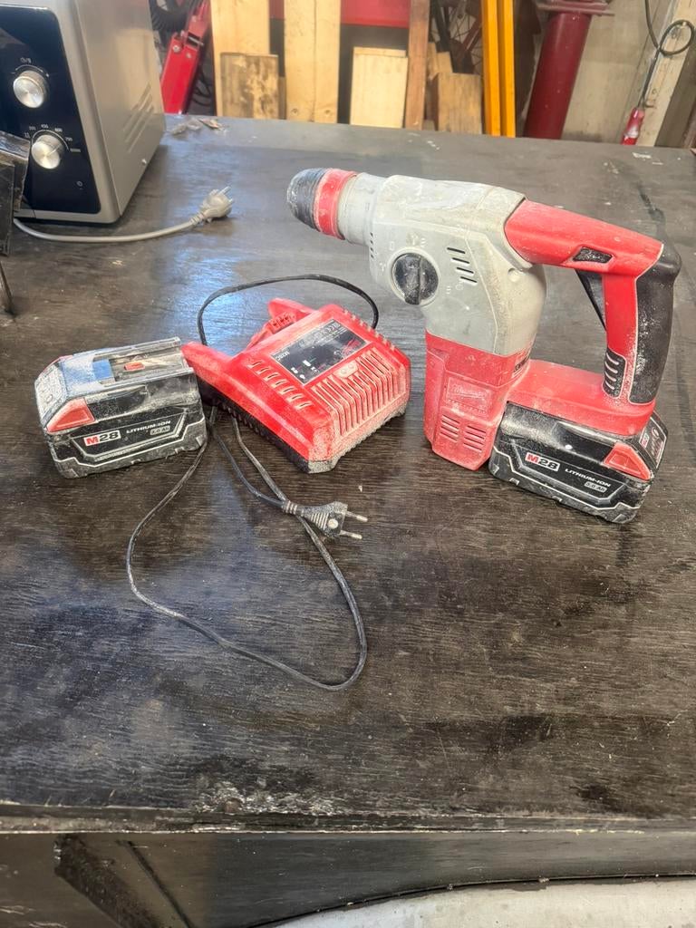 Milwaukee klopboormachine, Ophalen of Verzenden, Zo goed als nieuw, Boormachine