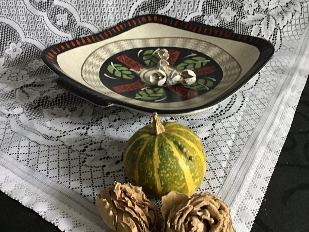 Schaal keramiek West Germany Doorsnede 32 cm, Ophalen of Verzenden