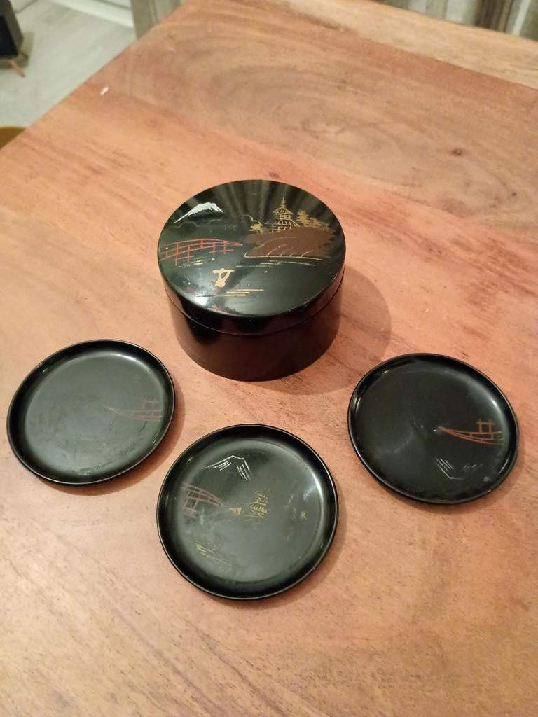 Japanse Lakwerk Onderzetters met Doos - Jaren '50, Antiek en Kunst, Antiek | Woonaccessoires, Ophalen of Verzenden