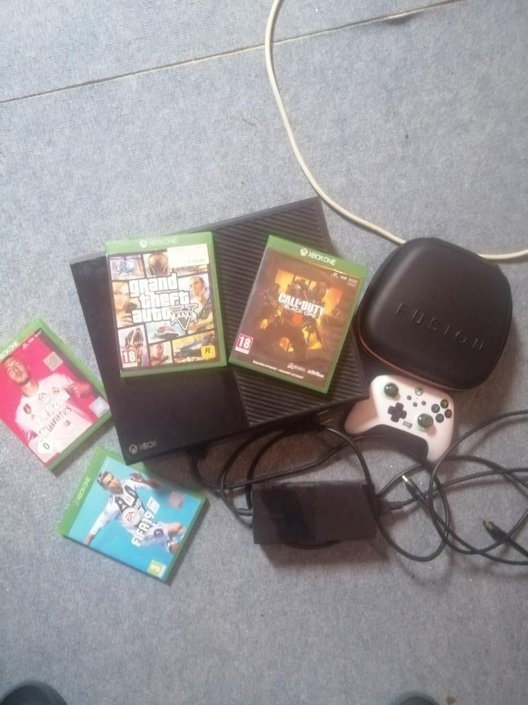 Xbox One – Inclusief 4 games & Fusion pro controller, Spelcomputers en Games, Spelcomputers | Xbox One, Gebruikt, Xbox One, 500 GB
