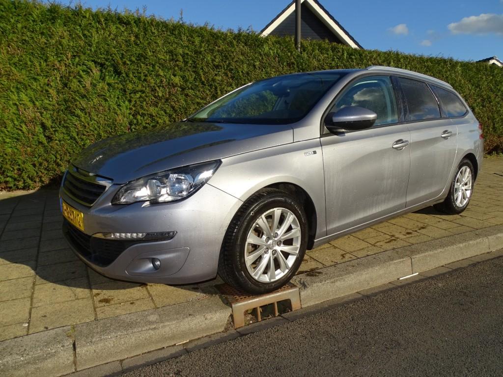 Peugeot 308 1.2  SW STYLE 131 Pk -Automaat-Navi-Cruise-Pdc-M, Gebruikt, Euro 6, 1199 cc, Met garantie (alle)
