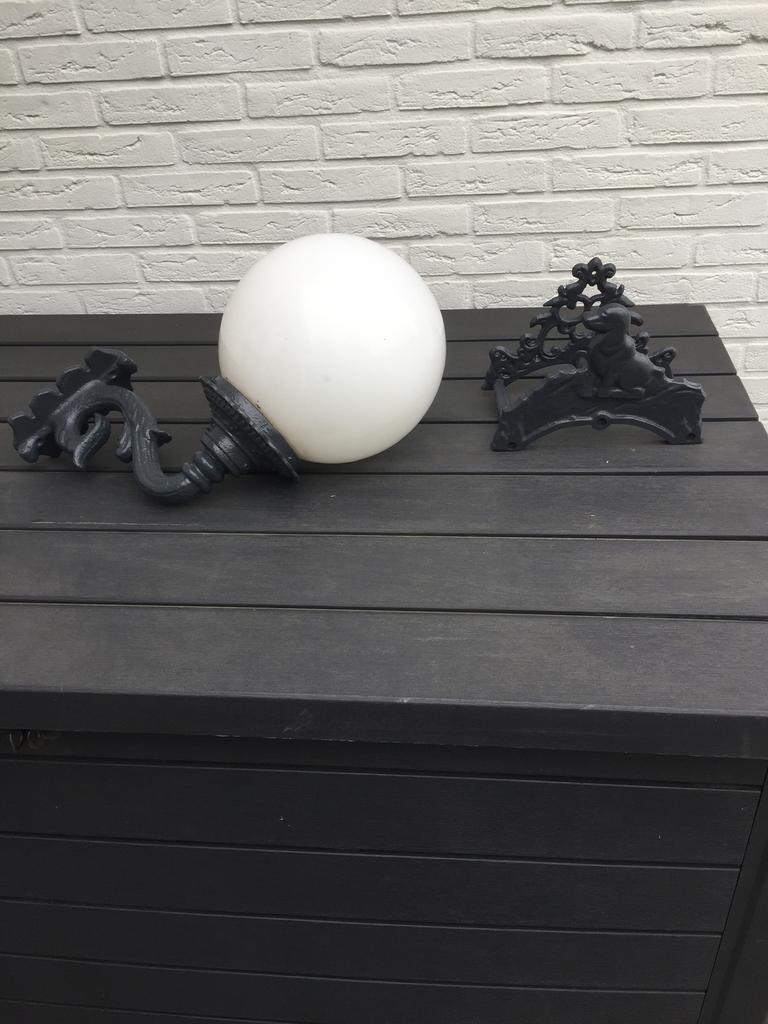 Tuinmuurlamp met bijpassende tuinslanghouder gietijzer, Gebruikt, Wandlamp, Ophalen of Verzenden, Netvoeding