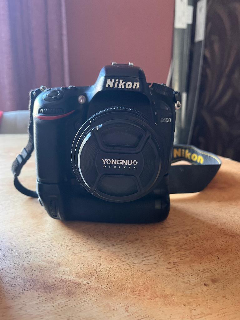 Nikon d600 incl body grip en diverse lenzen, Gebruikt, Spiegelreflex, Ophalen of Verzenden, Nikon