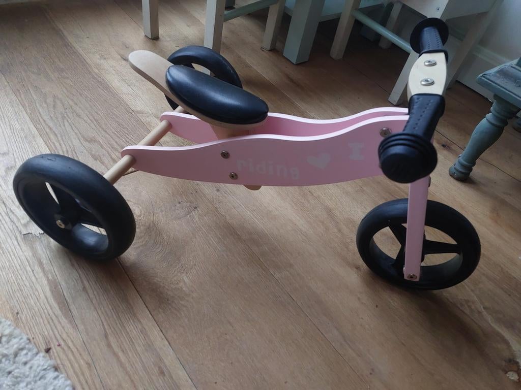 Roze houten loopfiets, Ophalen