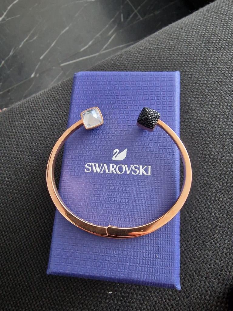 Te koop een mooie nieuwe swarovski armband heeft gekost €120, Sieraden, Tassen en Uiterlijk, Piercings, Ophalen of Verzenden, Nieuw