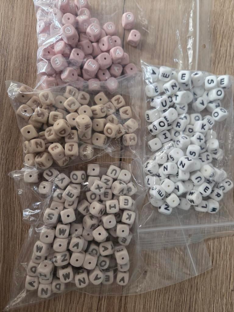 Grote set siliconen kralen met veel toebehoren, Hobby en Vrije tijd, Kralen en Sieraden maken, Nieuw, Kraal, Ophalen of Verzenden