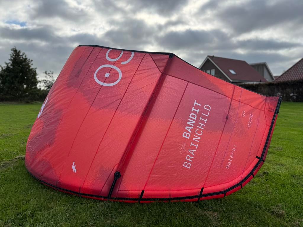 F-one brainchild 2026 en F-one Atom bar 2026, Kitesurf-set, 9 m², Geen board, Ophalen of Verzenden