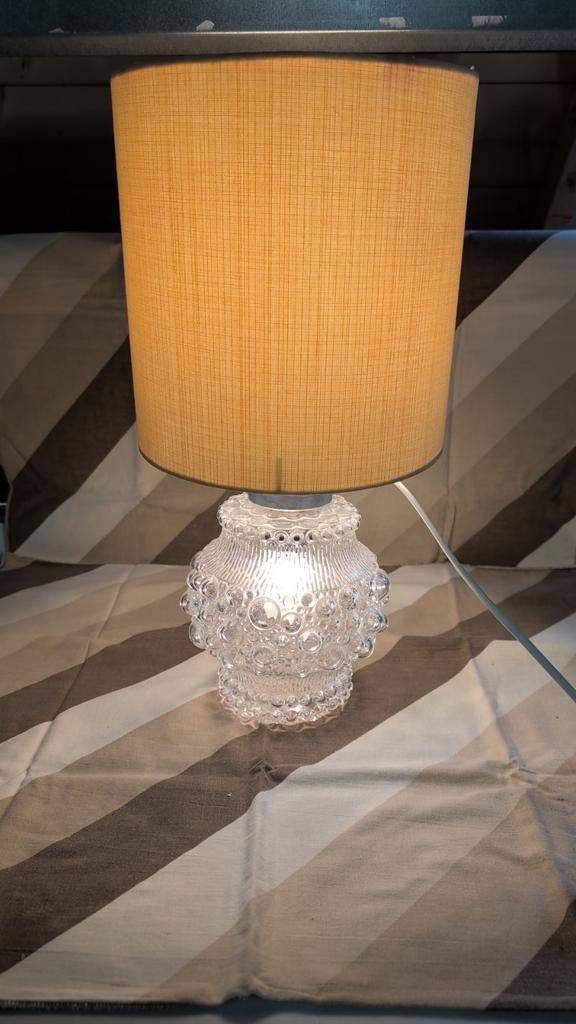 Ouderwetse lamp met glazen voet incl licht., Huis en Inrichting, Gebruikt, Sixties, Ophalen of Verzenden, Glas