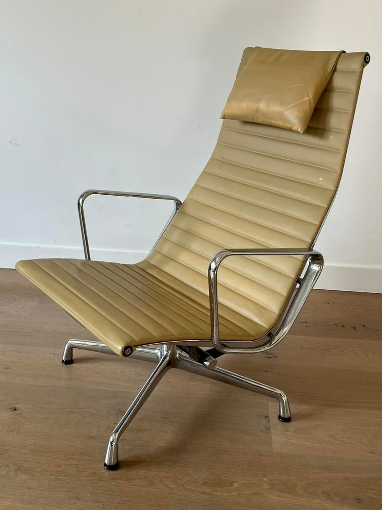 Vitra Eames EA 124, Ophalen of Verzenden