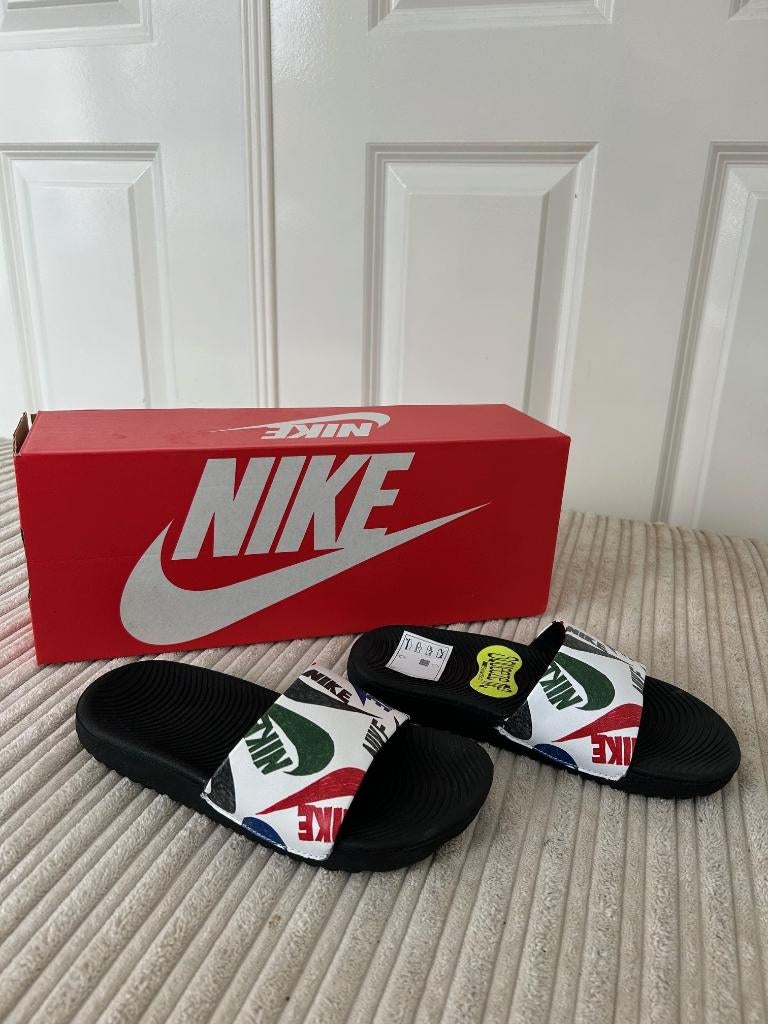 Leuke zwart wit gekleurde Nike bad slippers in maat 28 NIEUW, Jongen of Meisje, Overige typen, Nieuw, Ophalen of Verzenden