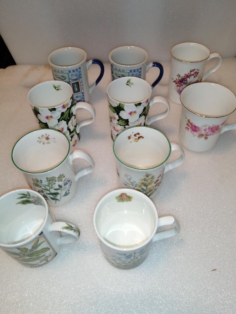 Verschillende bone China bekers, England, Ophalen of Verzenden, Zo goed als nieuw, Porselein, Kop en/of schotel