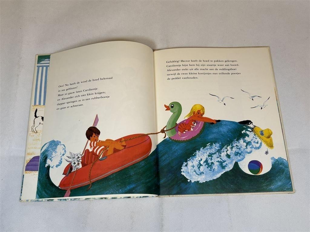 Carolien & Alexander Strand [1974] — Vintage Prentenboek, Ophalen of Verzenden, Gelezen
