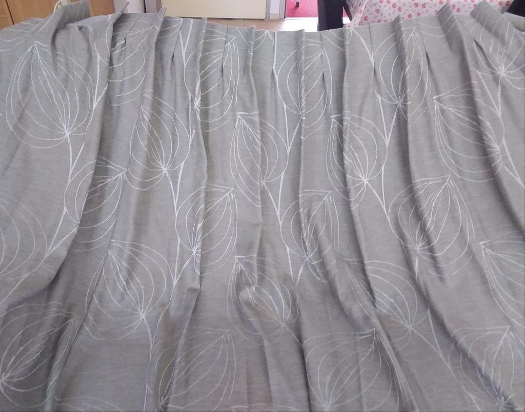 1 Groot grijs gordijn van 245 cm hoog en 280 cm breed, Huis en Inrichting, Stoffering | Gordijnen en Lamellen, Zo goed als nieuw