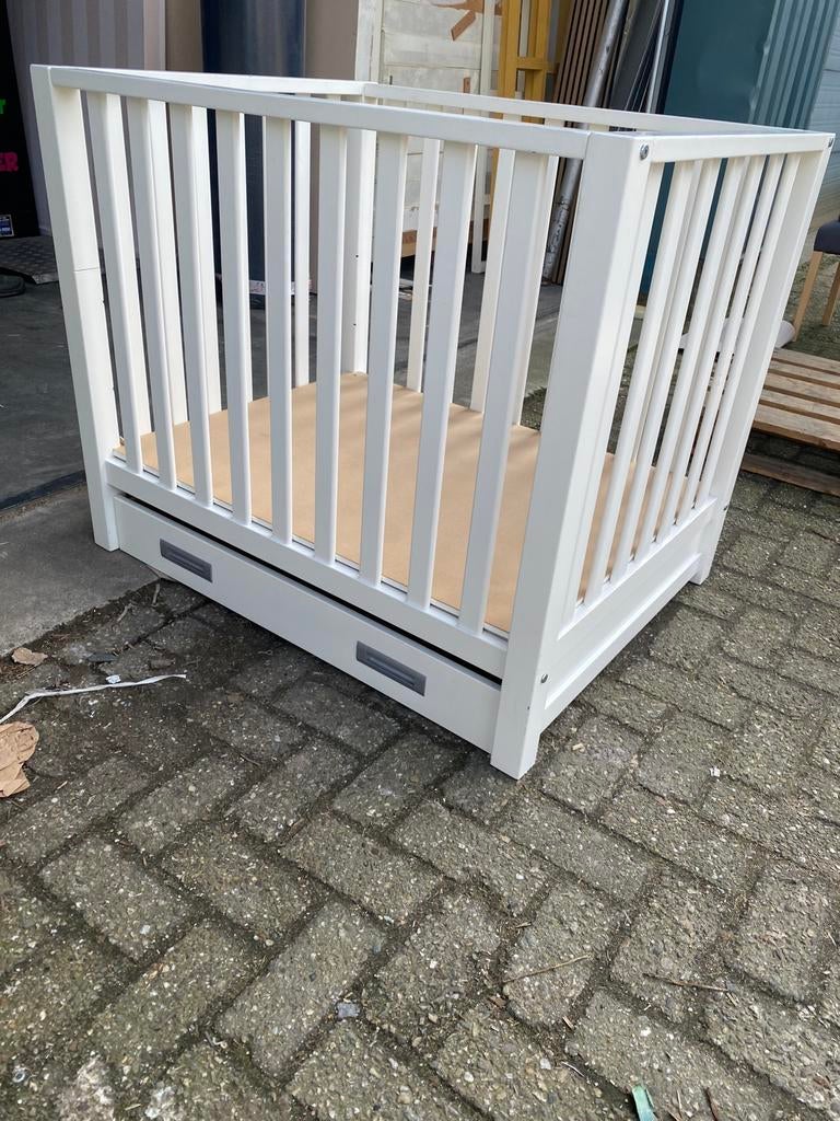 Witte kinderbox, Kinderen en Baby's, Boxen, Ophalen, Zo goed als nieuw, Rechthoekig, In hoogte verstelbaar