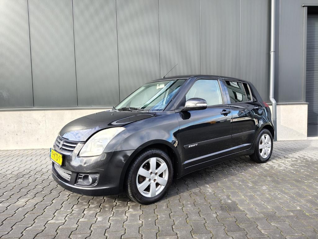Suzuki Swift 1.3 5Drs 2010 Zwart, Auto's, Suzuki, Voorwielaandrijving, 40 €/maand, Zwart, 400 kg