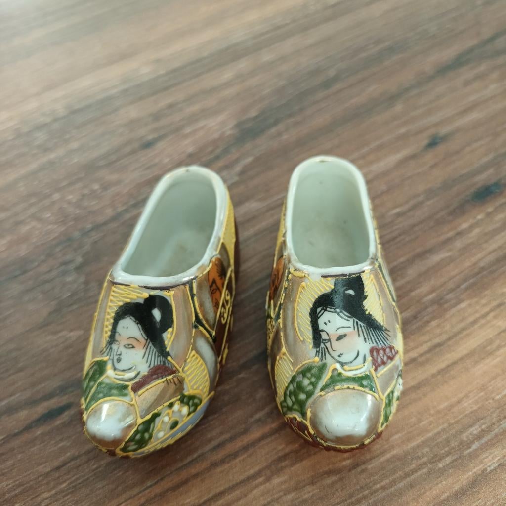 Decoratieve Chinese schoentjes - Miniatuur porselein, Ophalen of Verzenden