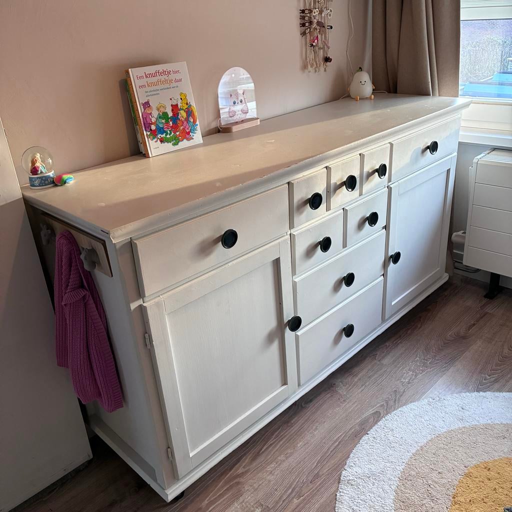 Witte kast / commode met groene knoppen, Ophalen, Gebruikt, Met deur(en), 150 tot 200 cm