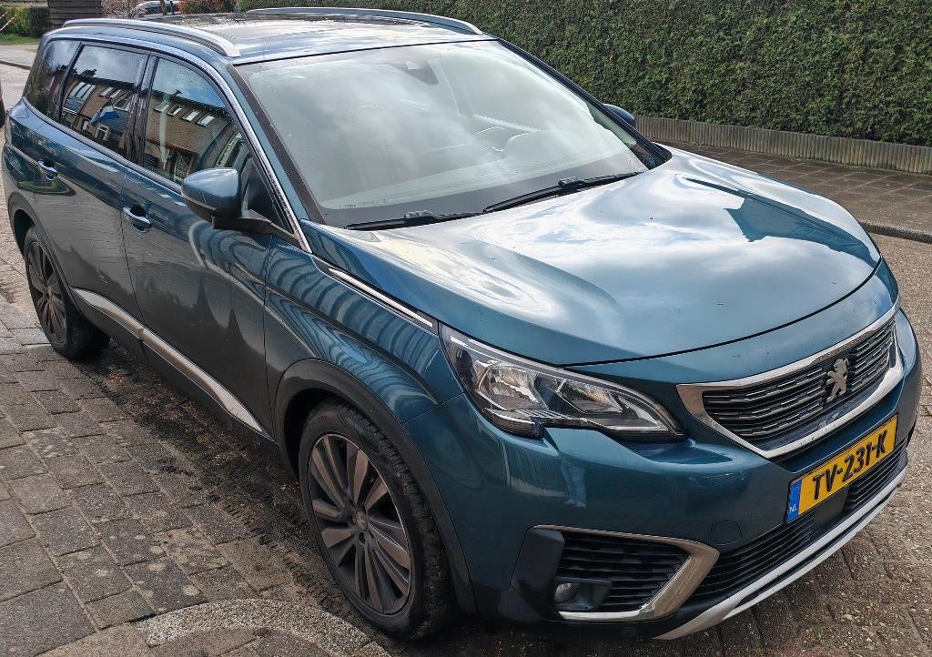 Peugeot 5008 1.2 Puretech 130pk 7 zitter, Voorwielaandrijving, 1199 cc, 7 stoelen, Bruin
